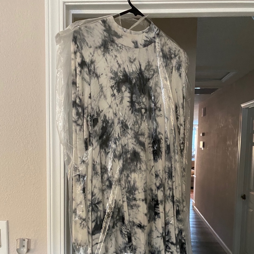 Trendy tie-dye shirt dress worn twice - Picture 3 of 3
